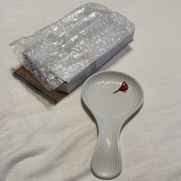 🕊️❤️ 🆕 Elegant White Ceramic Spoon Rest with Red Cardinal - Picture 1 of 12